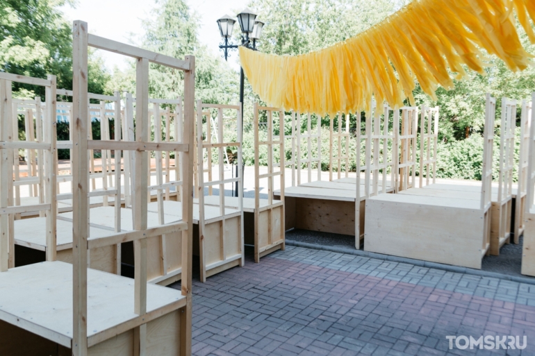 Шарики, стенды и украшения: как подготавливают фестиваль «Лимонад»