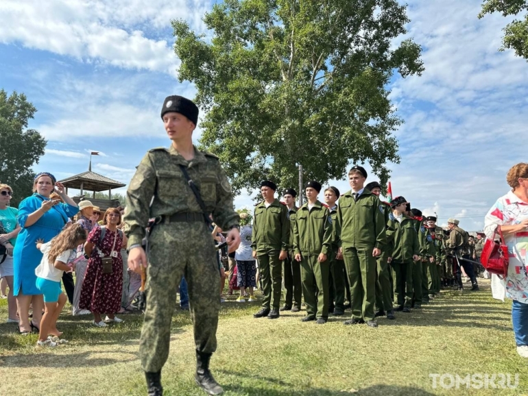 Казачий обряд, скачки и национальные блюда: в селе Кривошеино проходит фестиваль «Братина»