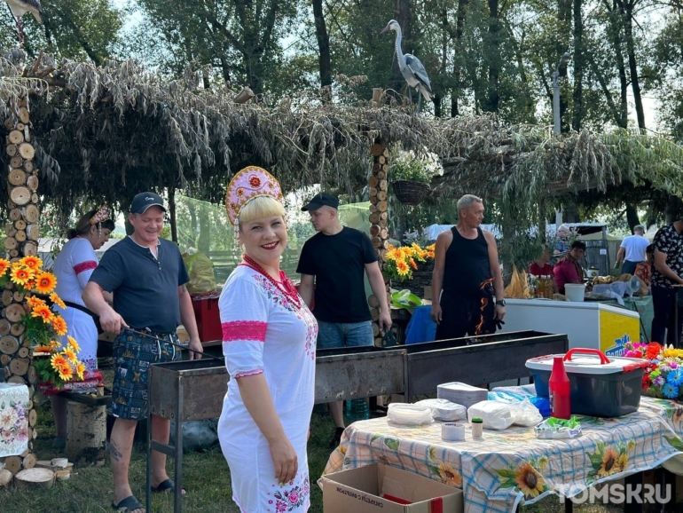 Казачий обряд, скачки и национальные блюда: в селе Кривошеино проходит фестиваль «Братина»