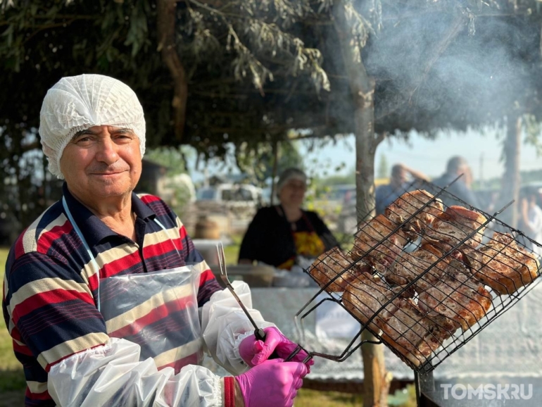 Казачий обряд, скачки и национальные блюда: в селе Кривошеино проходит фестиваль «Братина»