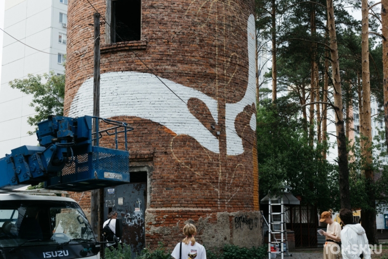 «Башня Цветов»: в Томске продолжается работа фестиваля «Выход в город»