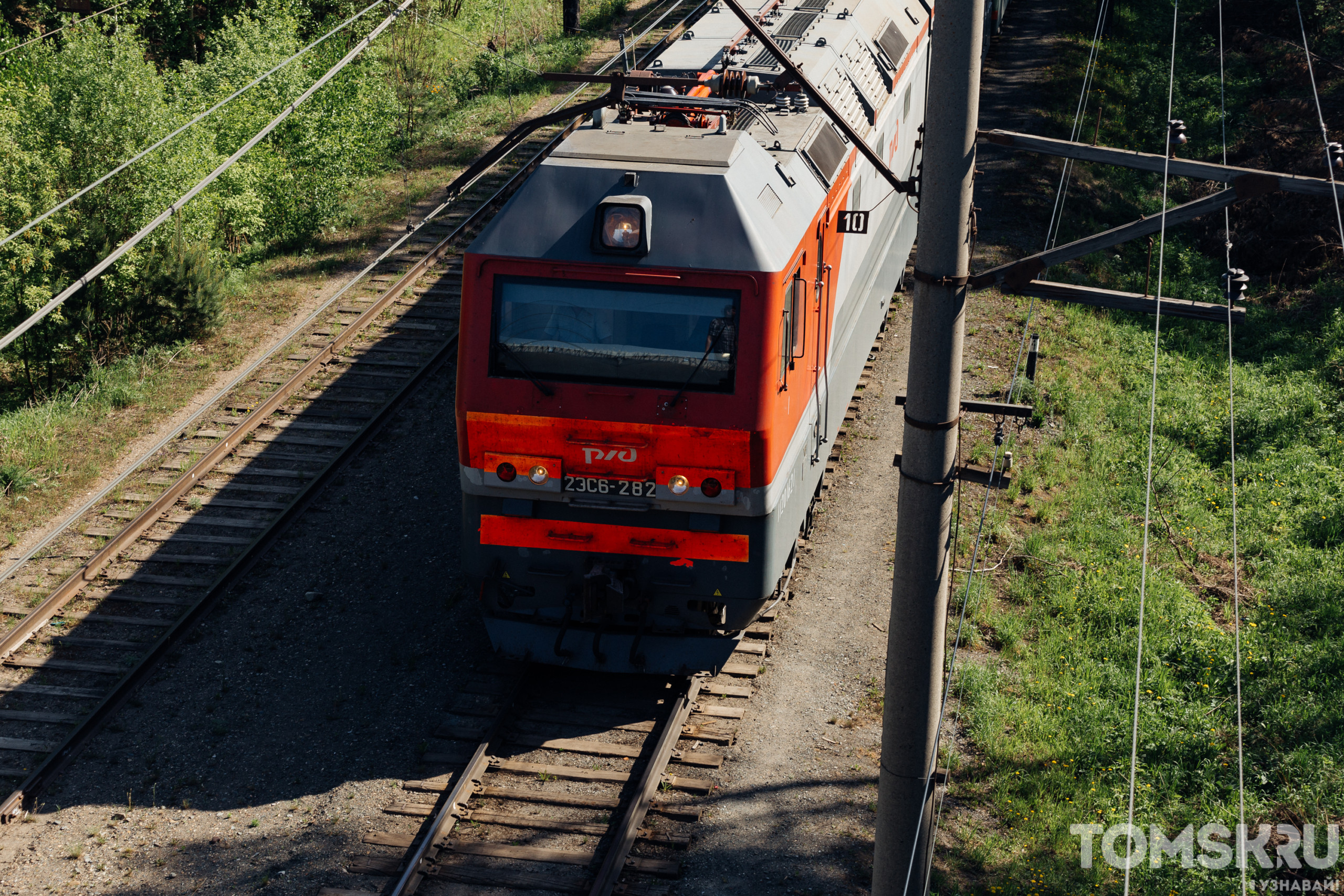 Движение поезда томск. Станция Томск-грузовой. Пассажирский поезд. Железная дорога. Скорый поезд.