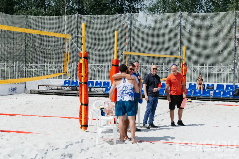 В центре Томска открылась площадка для пляжного волейбола с кварцевым песком