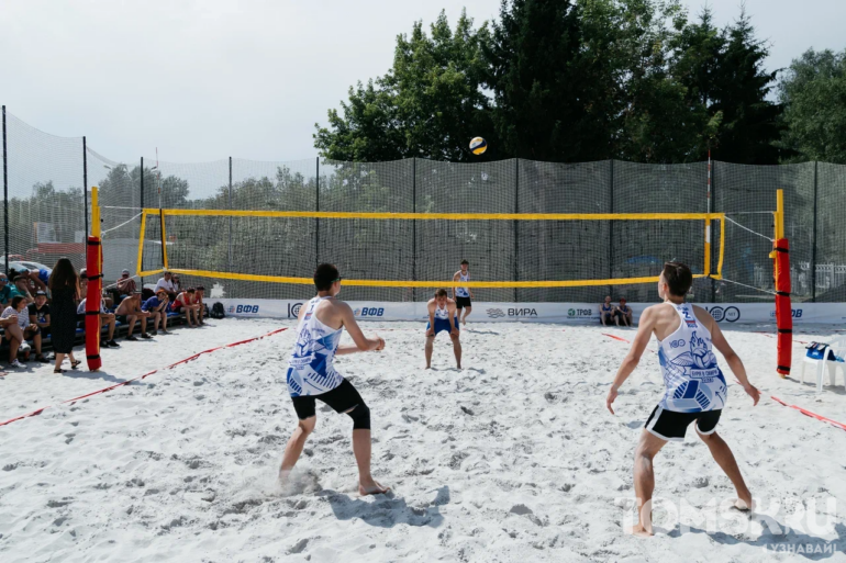 В центре Томска открылась площадка для пляжного волейбола с кварцевым песком