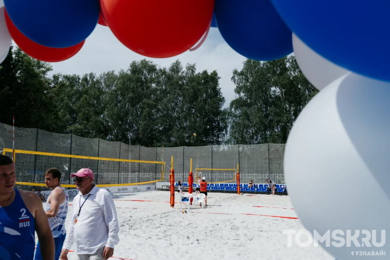 В центре Томска открылась площадка для пляжного волейбола с кварцевым песком