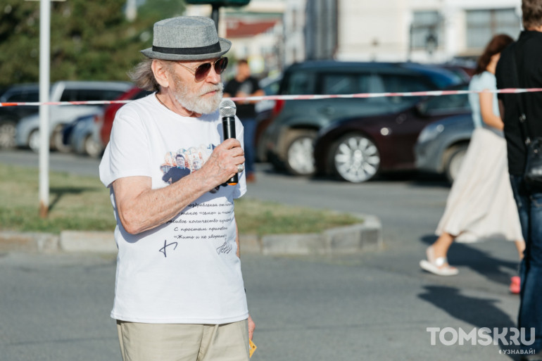 Томские исполнители и танцевальные коллективы: на набережной Томи прошли «Чеховские пятницы»