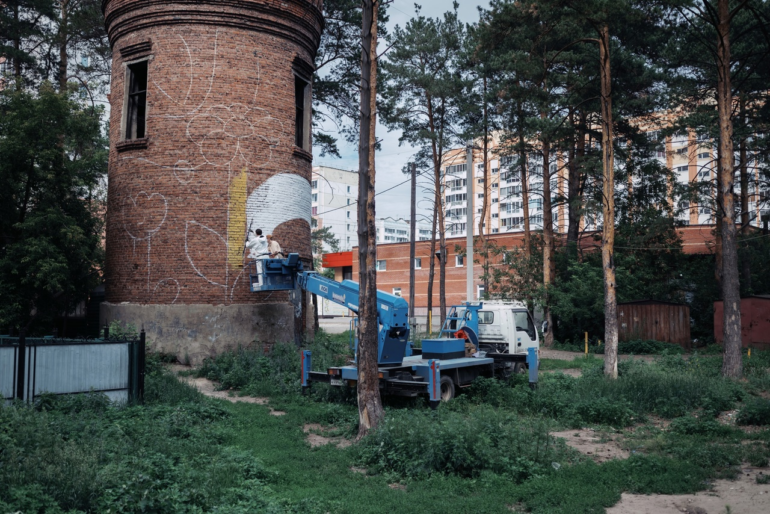 «Важна способность договориться с городом»: художники об участии в фестивале «Выход в город»