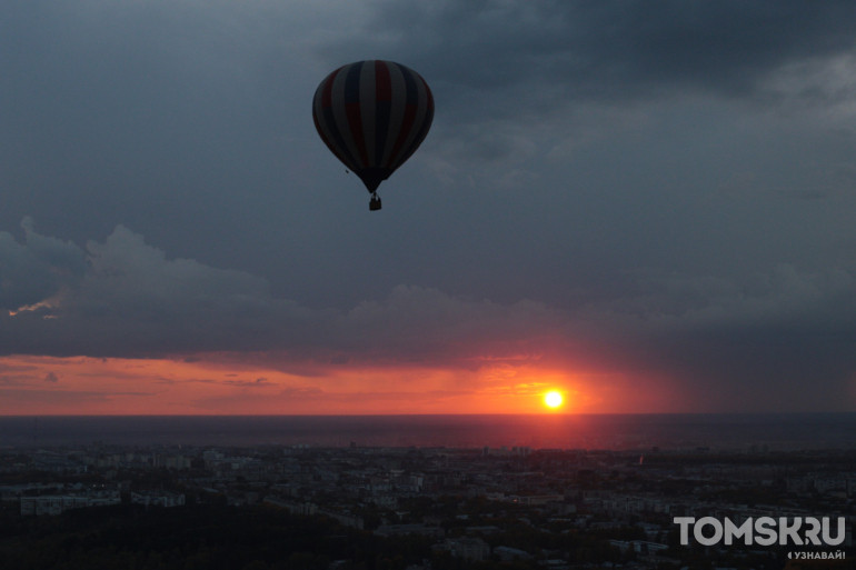 Летят воздушные шары: в Томске прошли тестовые запуски аэростатов фестиваля «ВВЕРХ»