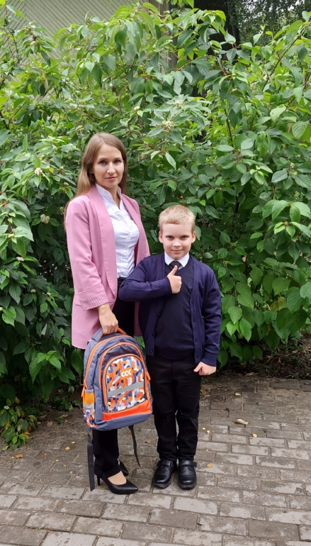 Первый раз в первый класс с новыми портфелями: дети сотрудников Томского филиала АО «ССК» получили подарки ко Дню знаний
