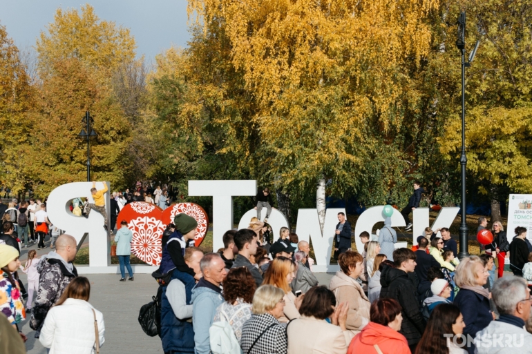 Фудкорт, батуты, танцы и картинг: томичи празднуют День основания Томска