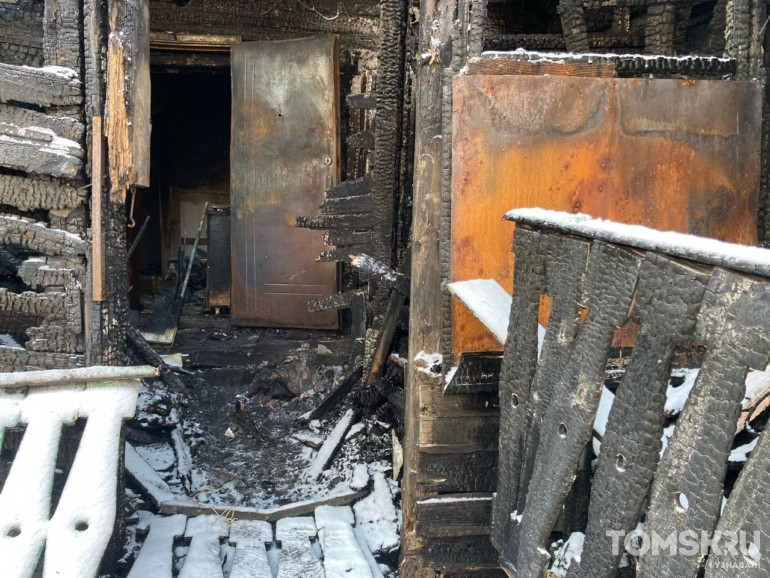 «Администрация считает, что мы робокопы»: многодетная семья осталась на улице после пожара на Ванцетти в Томске