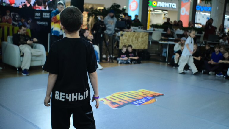 Драйв, эмоции и баттлы: в Томске прошел четвертый сибирский фестиваль по брейкингу ZARUBA FEST