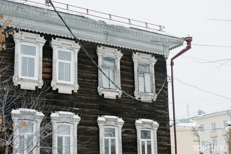 Заснеженный город и неторопливые томичи: атмосферный фоторепортаж с улиц Томска