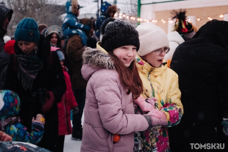 Маски, атмосфера и гуляния: как прошли городские колядки Первого музея славянской мифологии