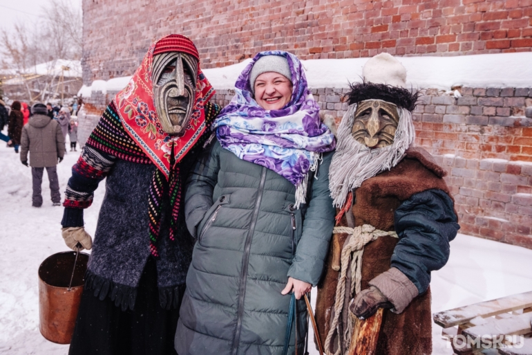 Маски, атмосфера и гуляния: как прошли городские колядки Первого музея славянской мифологии