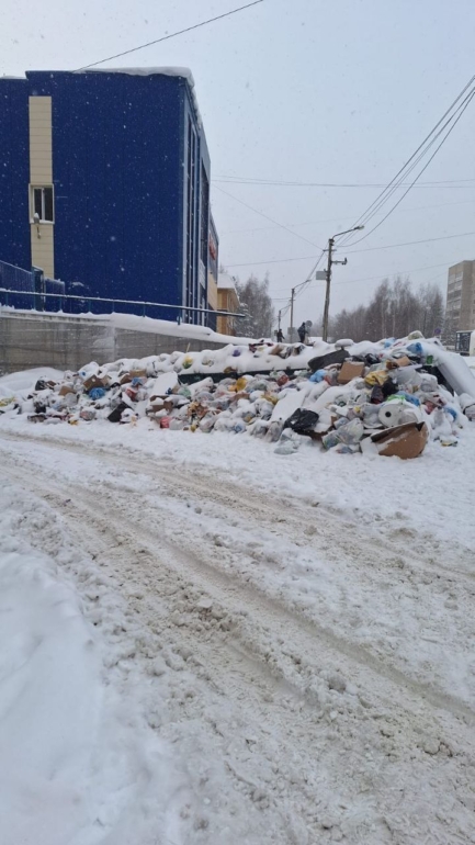 Горы из снега и мусора образовались в Томске в первые дни января