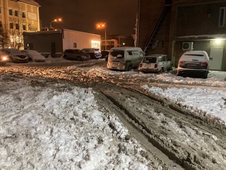 Горы из снега и мусора образовались в Томске в первые дни января
