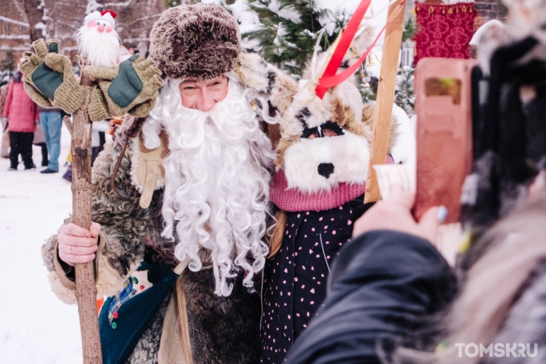 Маски, атмосфера и гуляния: как прошли городские колядки Первого музея славянской мифологии