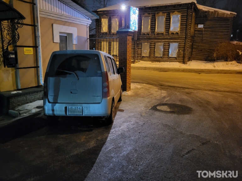 Мастера томской парковки: рыцари тротуара или машины против «зебр»