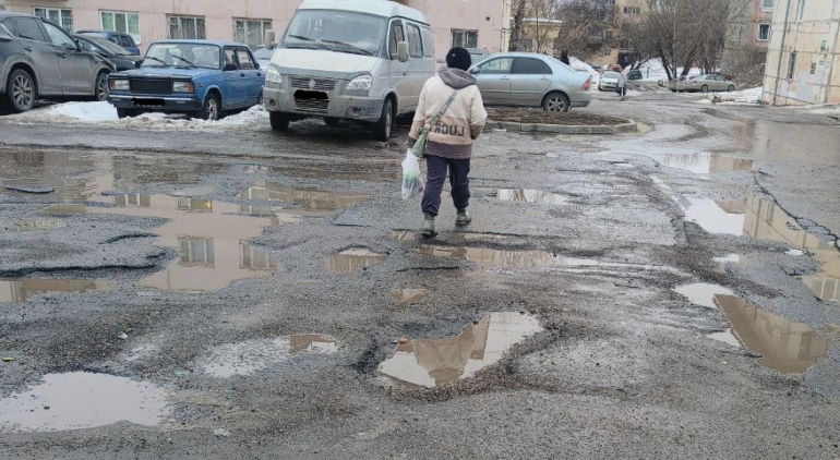 «Каждый год болото, а под болотом – ямы»: томичи жалуются на состояние дорог