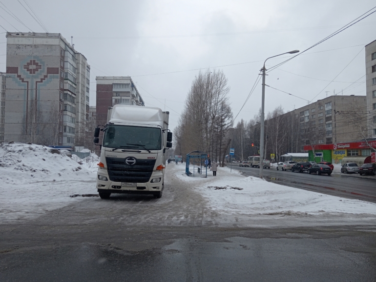 Мастера томской парковки: царство фур или помехи на тротуаре