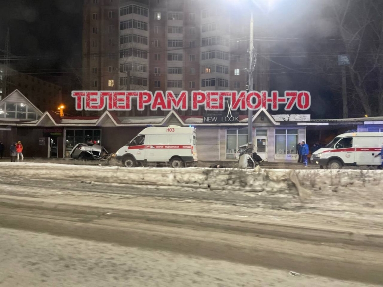 «Ладу» разорвало на части после аварии на Южной в Томске. Двое погибли