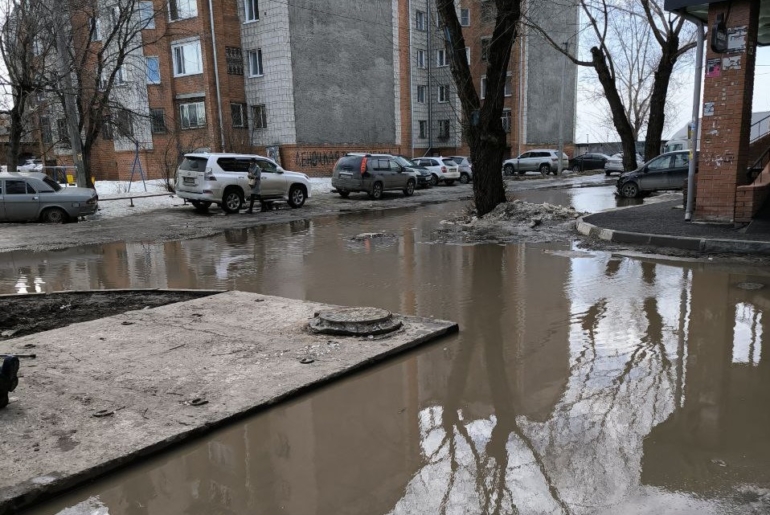 «Каждый год болото, а под болотом – ямы»: томичи жалуются на состояние дорог