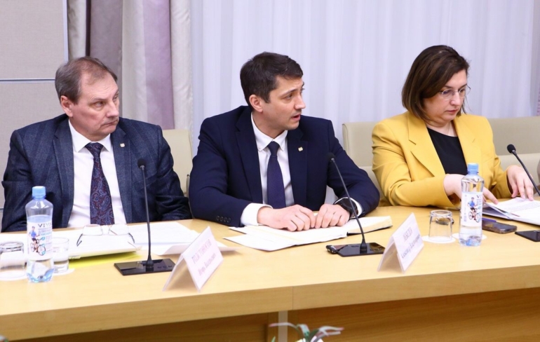 Владимир Мазур поручил главам муниципалитетов взять ситуацию с паводком под личный контроль