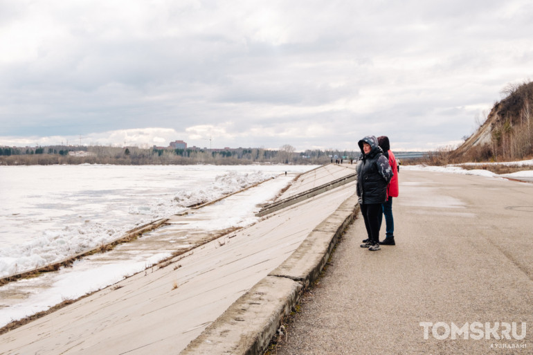 Как выглядят подвижки льда на Томи в районе Лагерного сада. Фоторепортаж