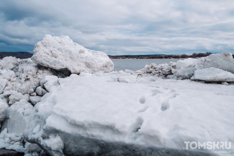 Как выглядят подвижки льда на Томи в районе Лагерного сада. Фоторепортаж