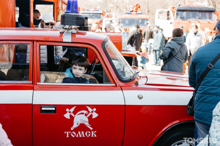 Модерн и ретро: в Томске прошла выставка пожарной техники