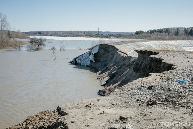 Вода и камни: показываем последствия разрушения дороги на Сенную Курью