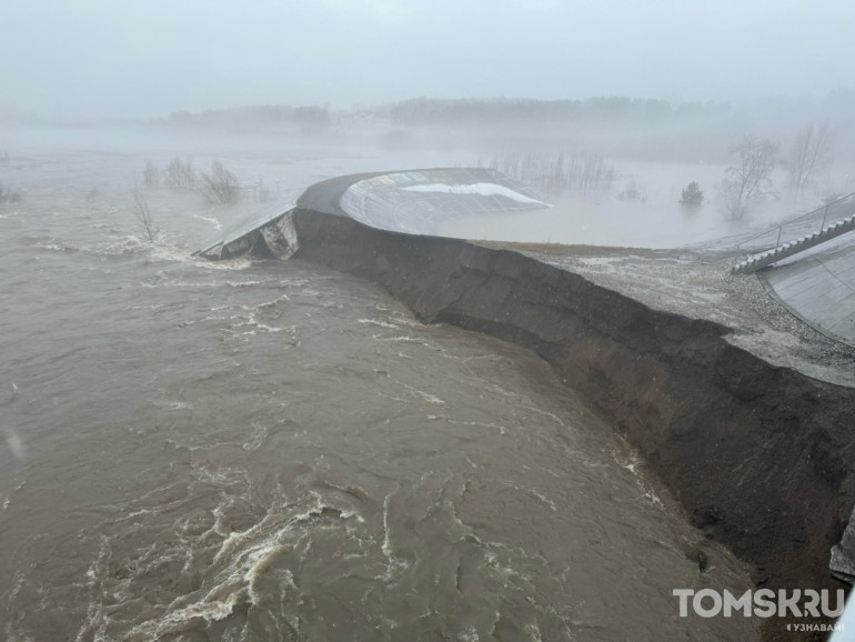 Земляная дамба в Томске размыта, дорогу на Сенную Курью смыло – фоторепортаж