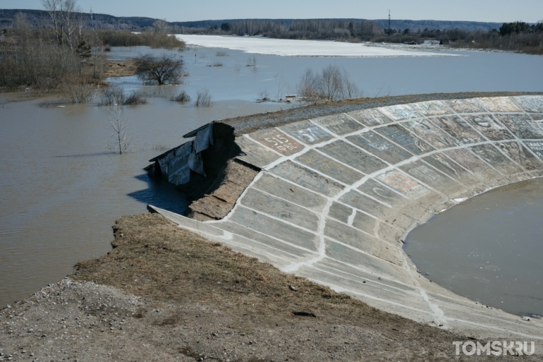 Вода и камни: показываем последствия разрушения дороги на Сенную Курью