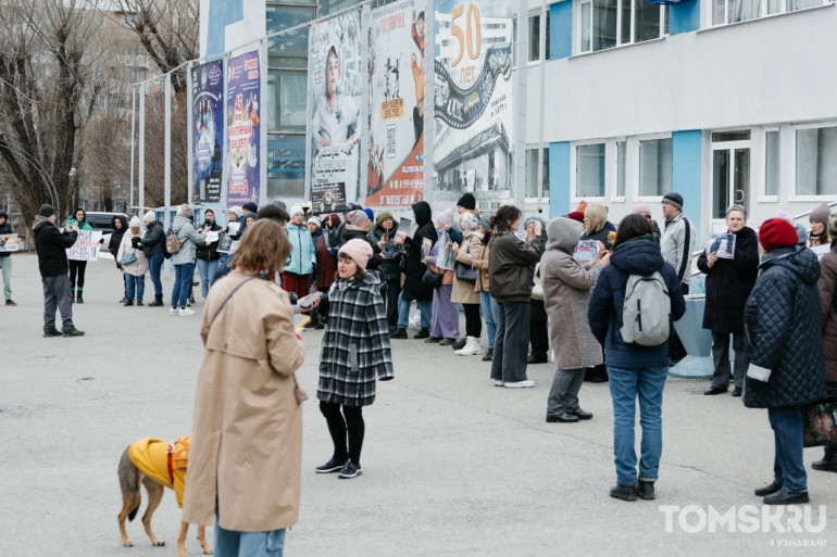 «За что нас убивают»: в Томске прошел зоозащитный пикет