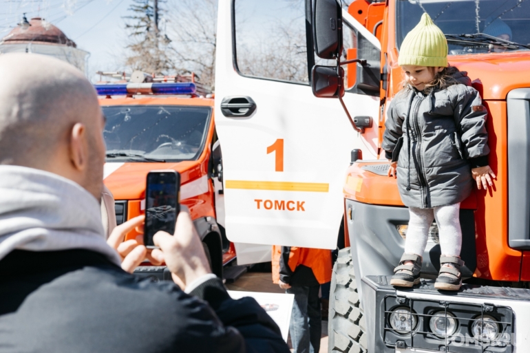 Модерн и ретро: в Томске прошла выставка пожарной техники