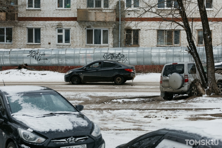 Пуховики, заснеженные дворы и апрель: показываем другую сторону утреннего коллапса