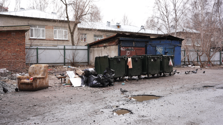 Снег растаял, а мусор — нет. Томичи жалуются на вонь от свалок