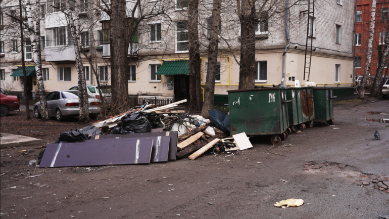 Снег растаял, а мусор — нет. Томичи жалуются на вонь от свалок