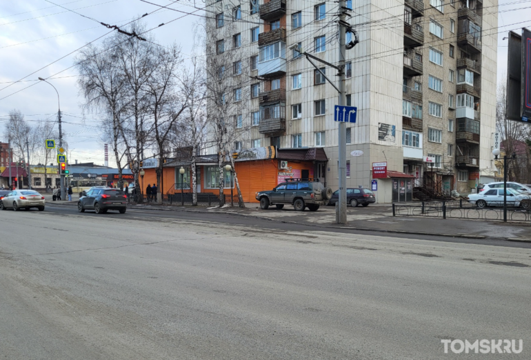 Мастера томской парковки: тротуары против дорог