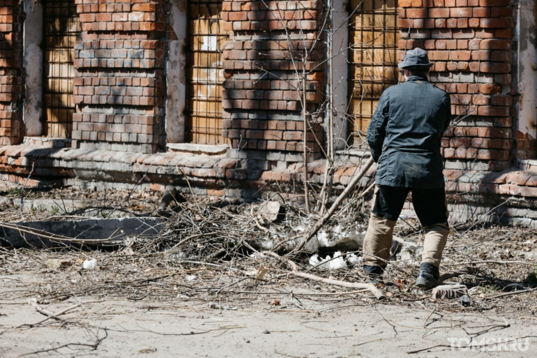 Томичи разгребли огромные завалы мусора на общегородском субботнике. Фоторепортаж