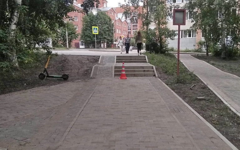 В Томске девочки на электросамокате сбили женщину