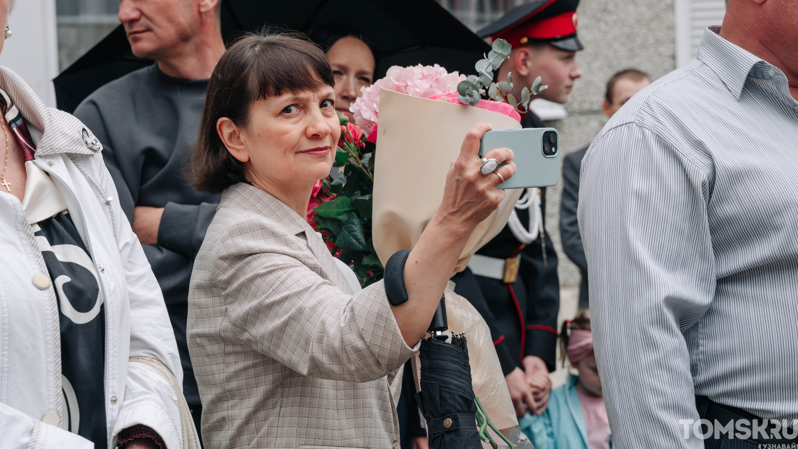 «Во взрослую жизнь»: как томские выпускники провели последний звонок