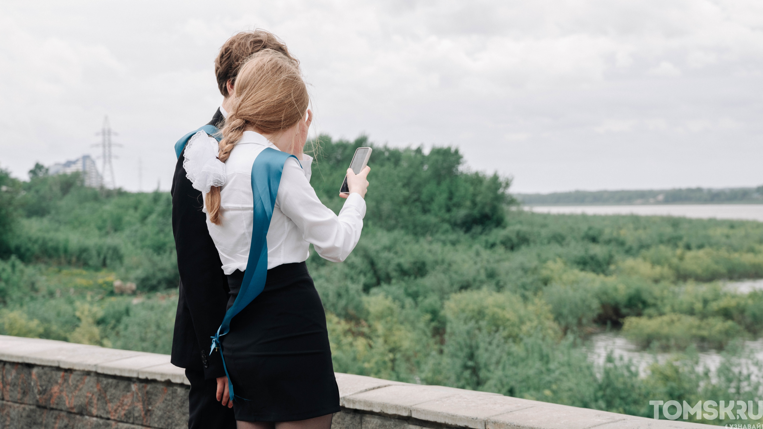 «Во взрослую жизнь»: как томские выпускники провели последний звонок