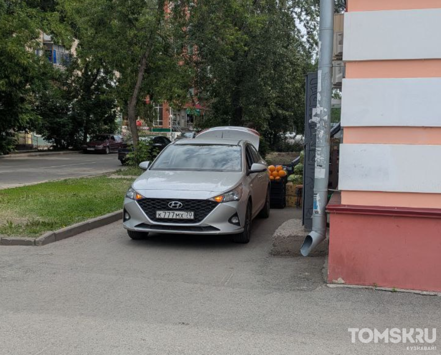 Мастера томской парковки: новые короли тротуара или странные локации
