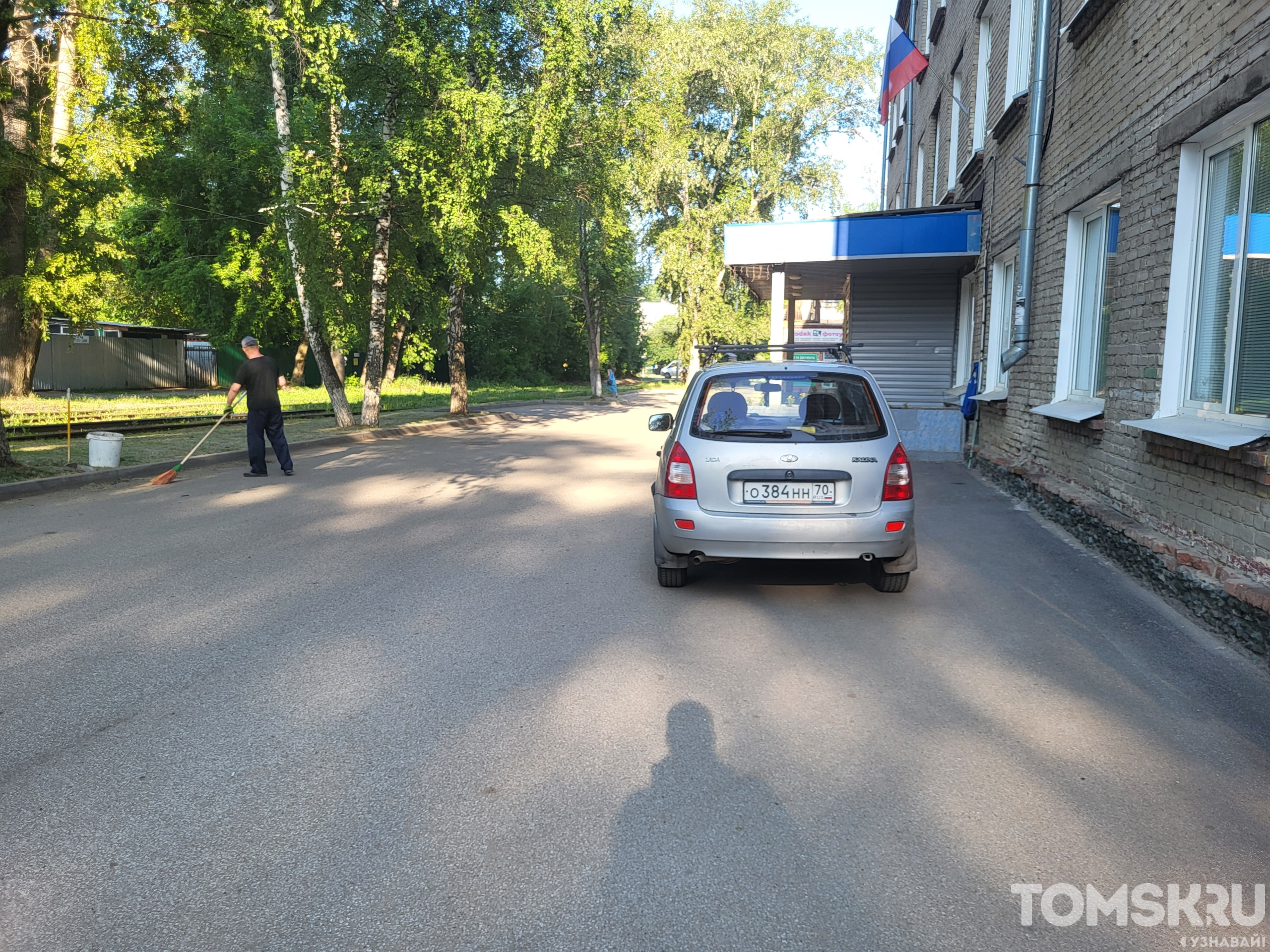 Мастера томской парковки: новые короли тротуара или странные локации
