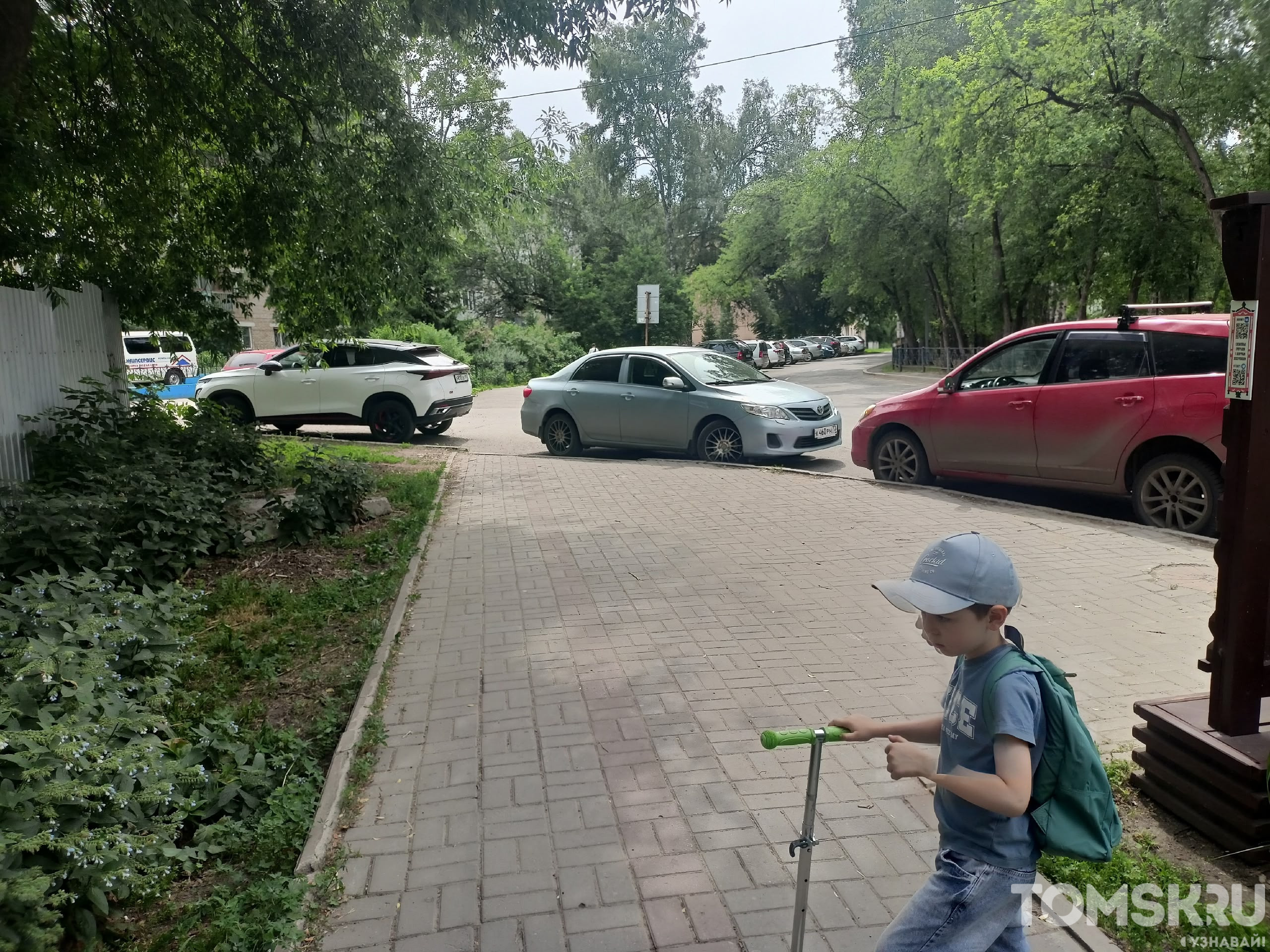Мастера томской парковки: новые короли тротуара или странные локации