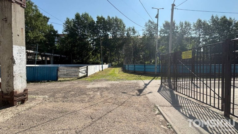 В Томске отремонтируют баскетбольную и хоккейную школы