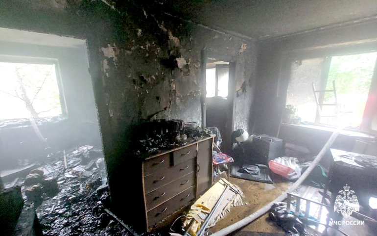 Пожарные спасли 9 человек из горящего дома на Кошурникова в Томске