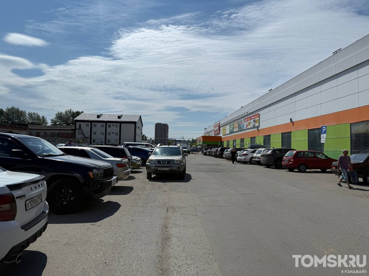 Мастера томской парковки: борьба за тротуар или водитель BMW